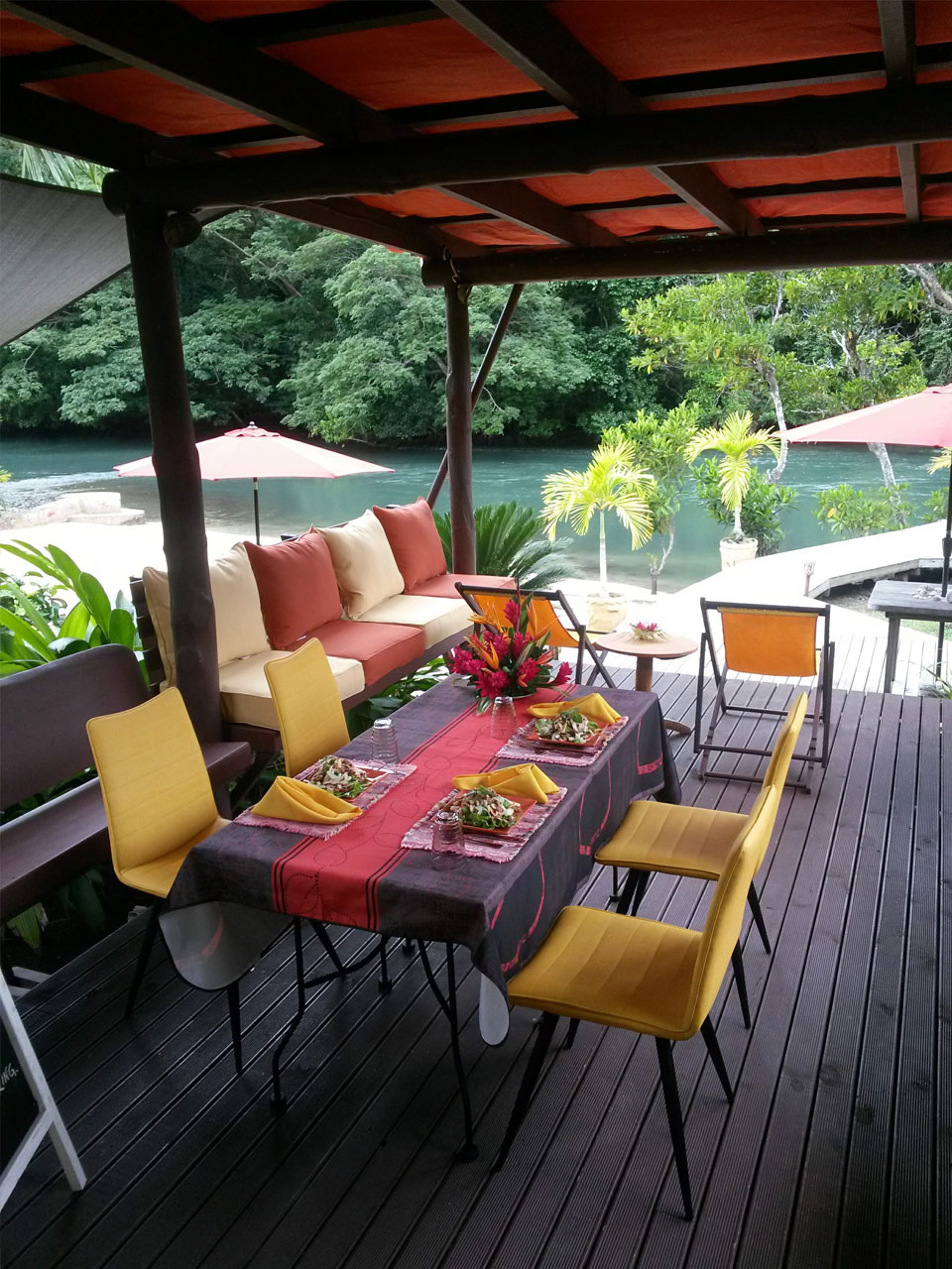 Dining on the shore at Salt Lake Lodge, Savusavu.